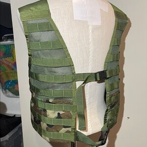 Camouflage Tactical MOLLE Vest